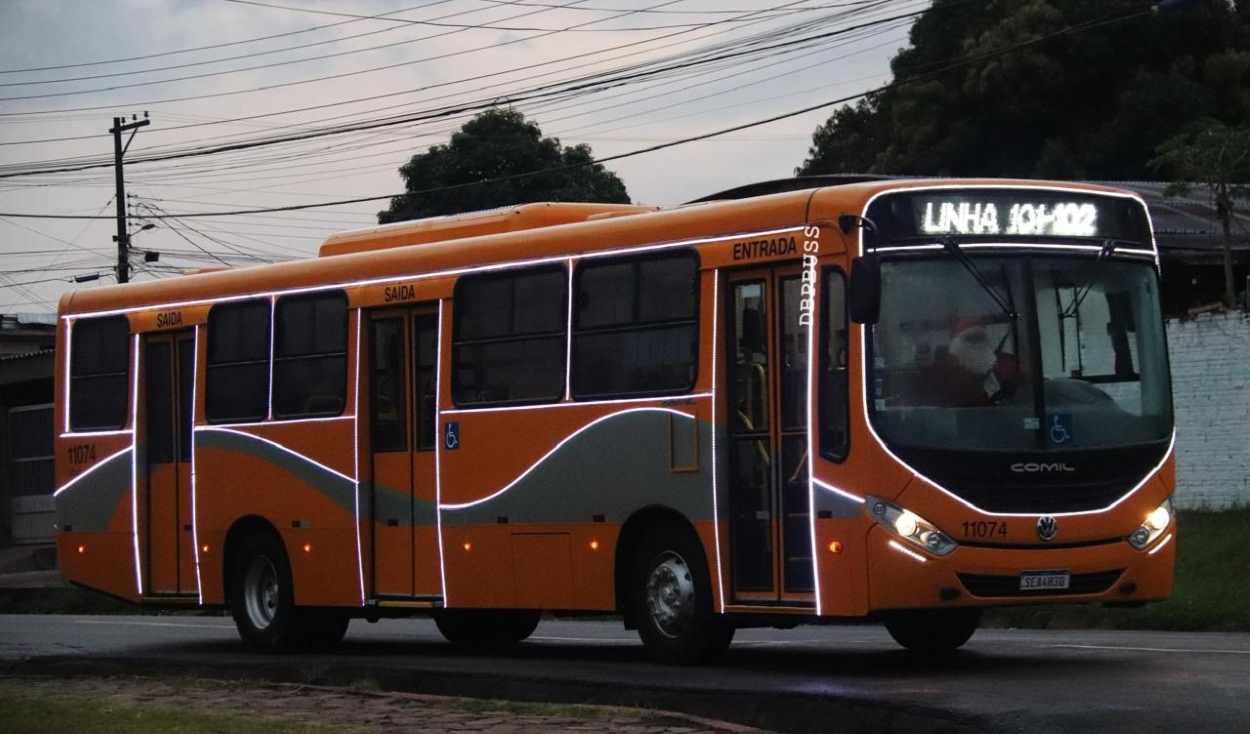 papai-noel-conduz-onibus-natal-foz do Iguaçu