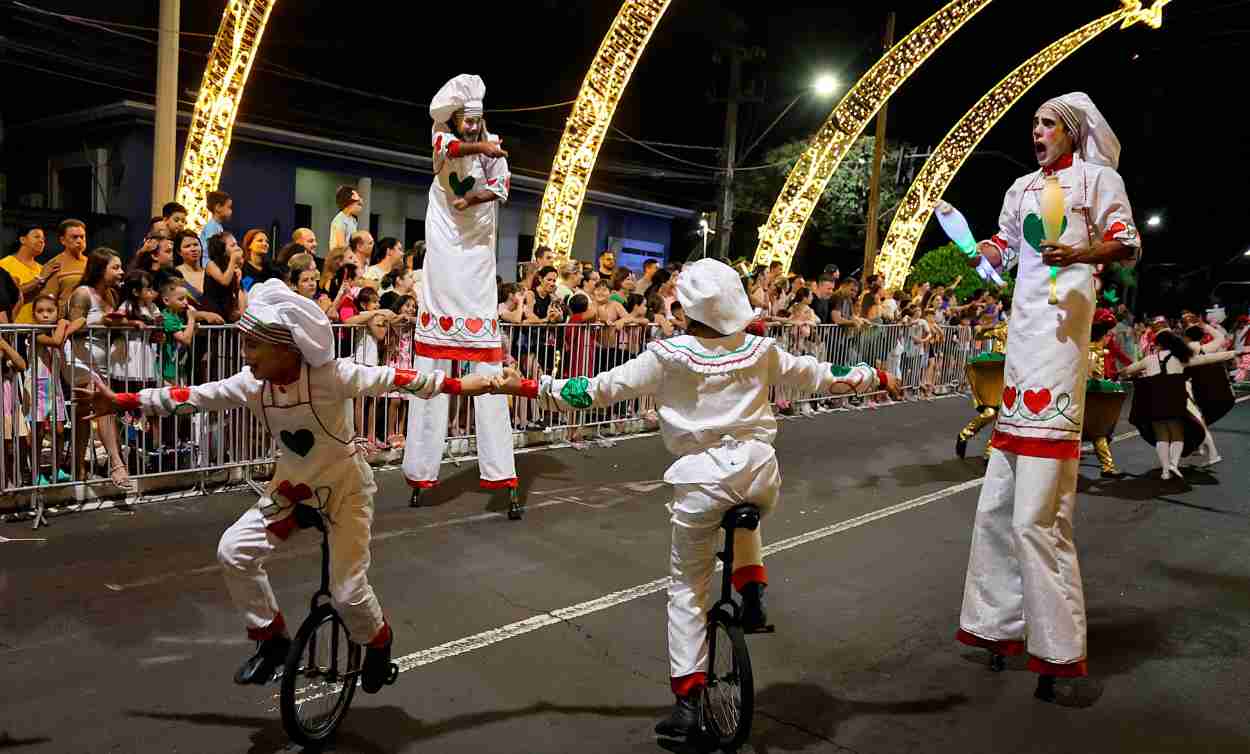 Parada de Natal: último show será neste domingo na Avenida Jorge Schimmelpfeng