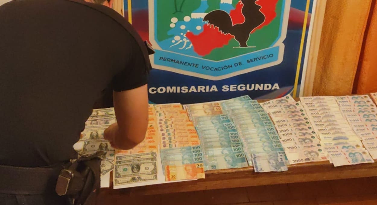 Mulher recupera bolsa com dólares, reais e pesos na fronteira
