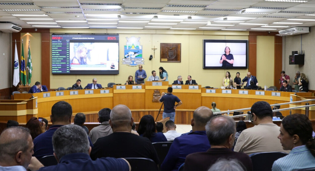 Aprovada a reorganização administrativa da Câmara