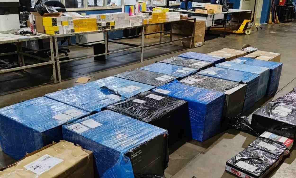 Caminhão de empresa de venda on-line é retido com carga de eletrônicos na BR-277