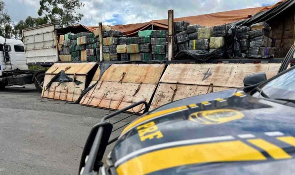 Caminhoneiro que saiu de Foz é preso com 4,5 toneladas de maconha