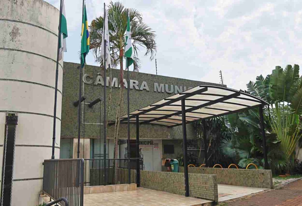 Denúncia pede cassação dos vereadores Debrito e Cassol alegando nomeação irregular de assessor