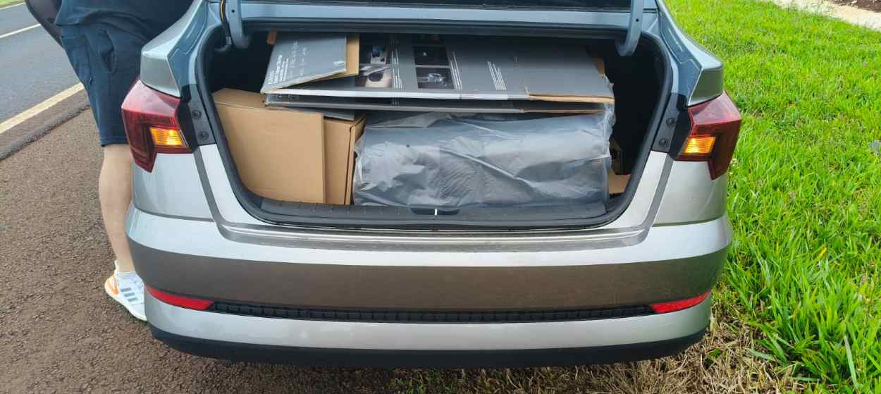 Fiscalização apreende eletrônicos em três carros na fronteira
