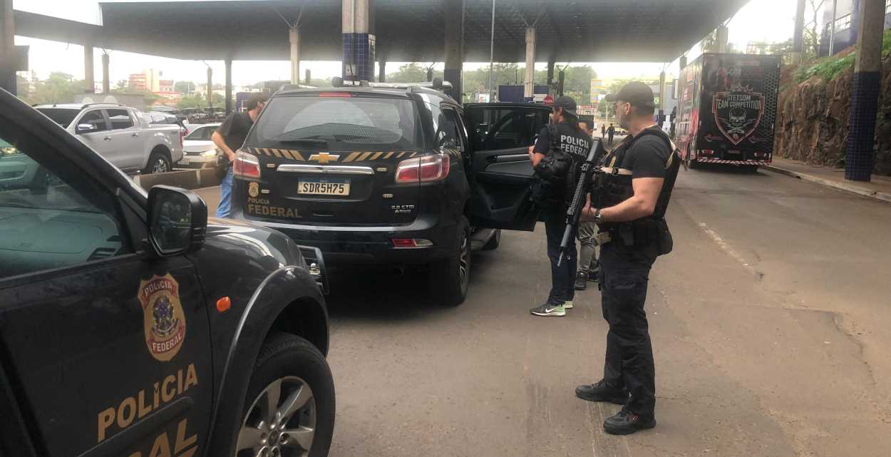 Paraguai entrega à PF foragido que integra lista vermelha da Interpol
