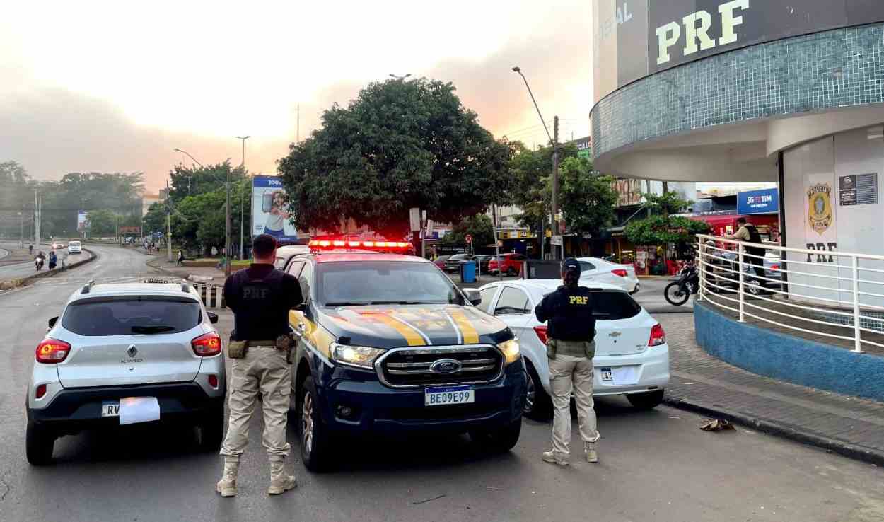PRF evita que dois carros roubados sejam atravessados ao Paraguai