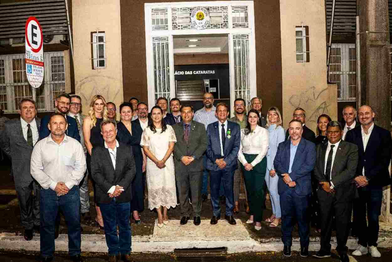 Silva e Luna oficializa os nomes do primeiro escalão do governo