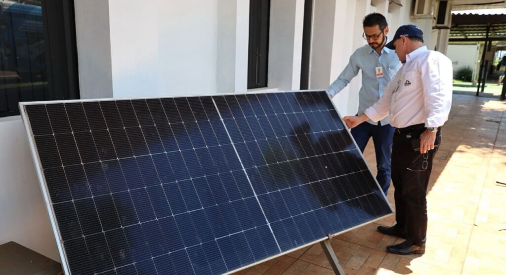 Itaipu seleciona consórcio para usina solar flutuante no lago