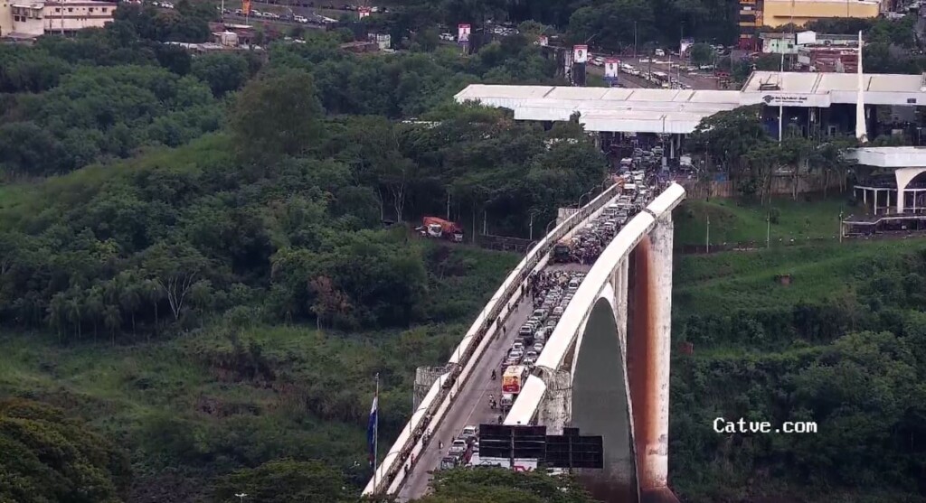 Ponte da Amizade: protesto de motociclistas bloqueia trânsito na fronteira