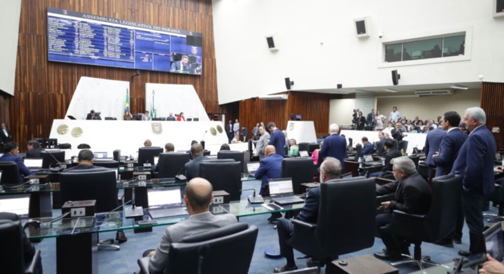 Auxílio Social Mulher Paranaense avança na Assembleia Legislativa