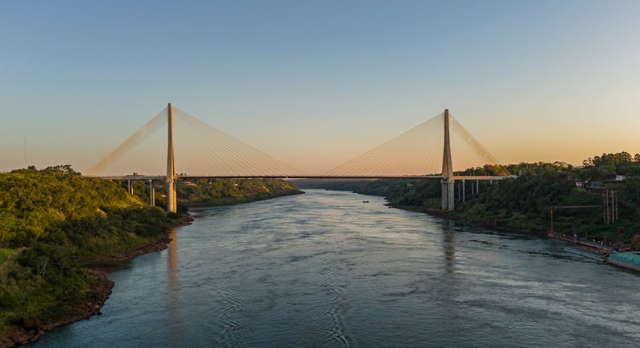 Acessos à Ponte da Integração no Paraguai estão sendo construídos com recursos de um empréstimo feito pelo país.