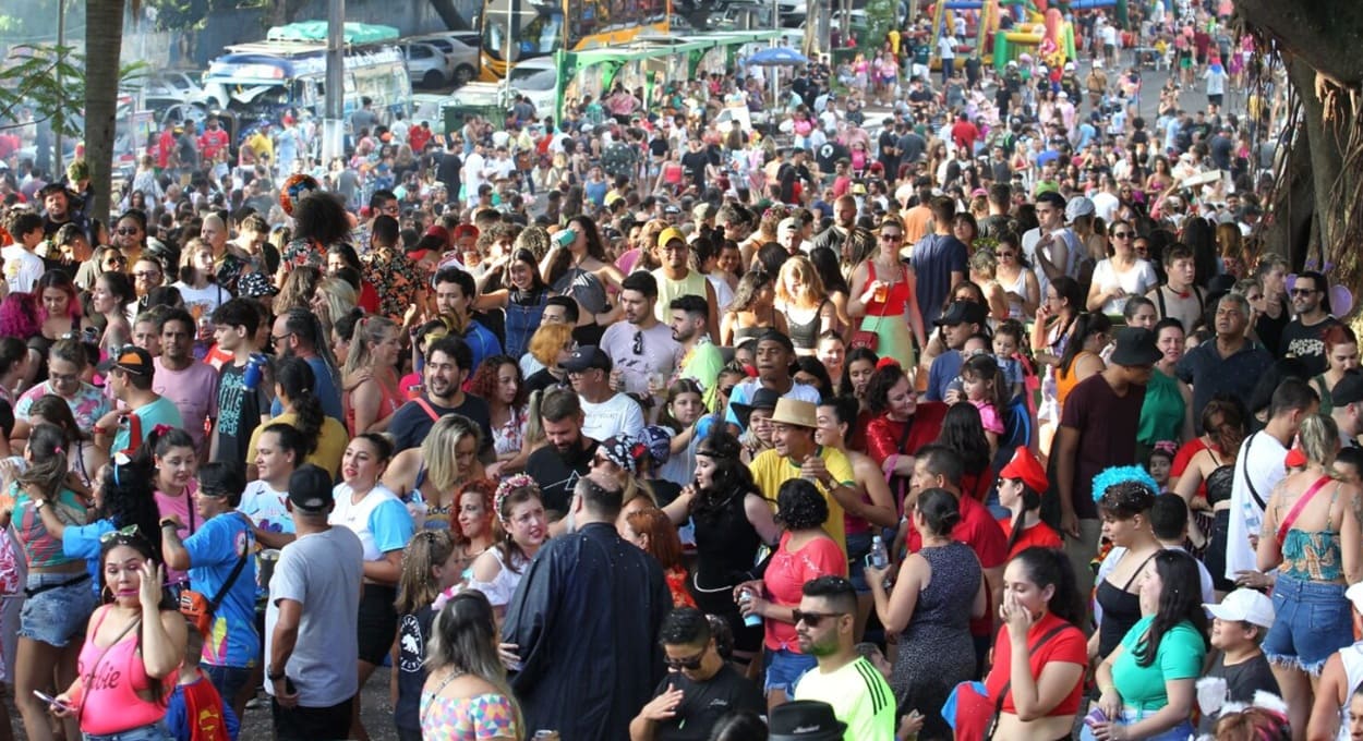 Gastos para contratar artistas nacionais no Carnaval de Foz geram polêmica