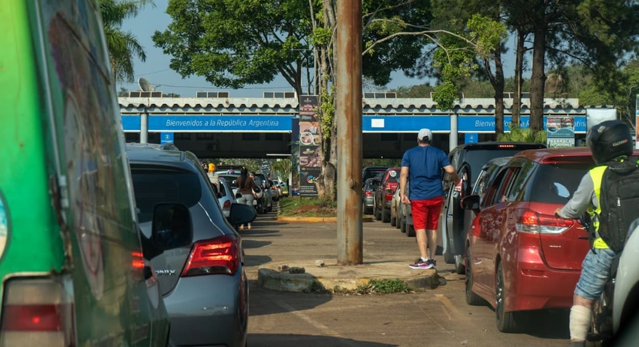 Aduaneiros da Argentina fazem protesto na aduana de Puerto Iguazú