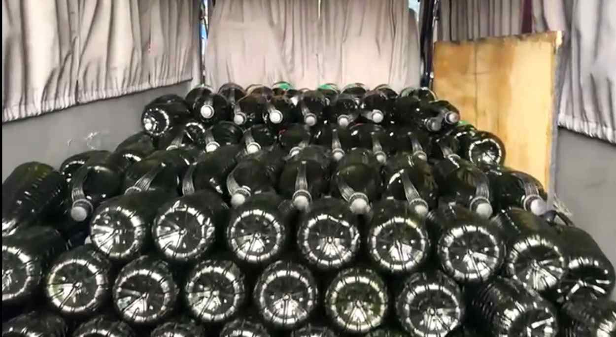 Homem é preso com mais de 2 mil litros de azeite argentino  proibido
