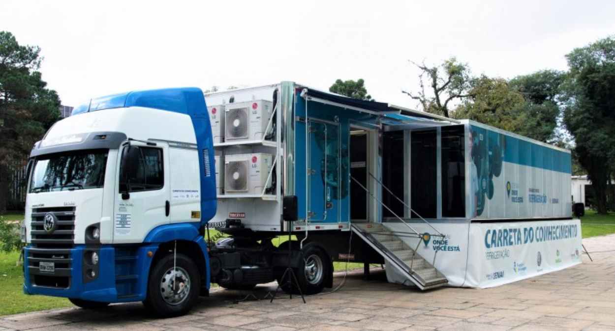 IA e robótica: carreta na praça oferece oficinas gratuitas