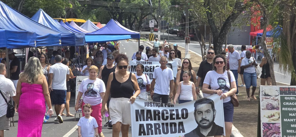 Familiares e amigos de Marcelo Arruda protestam contra prisão domiciliar de Guaranho