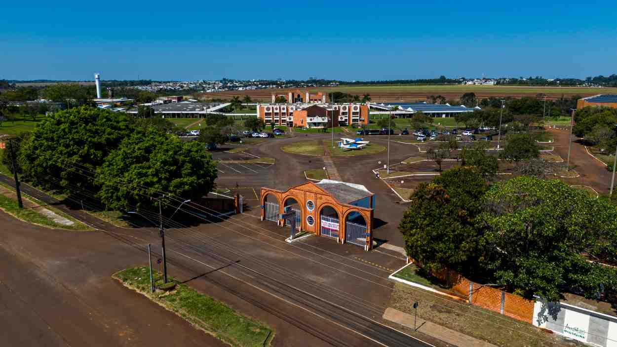 Unioeste abre PSS para professor; salário chega a R$ 5,3 mil