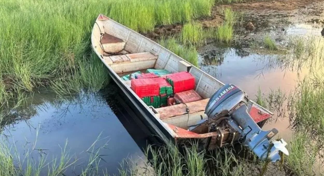 Em Missal: PF intercepta barco com 150 quilos de maconha