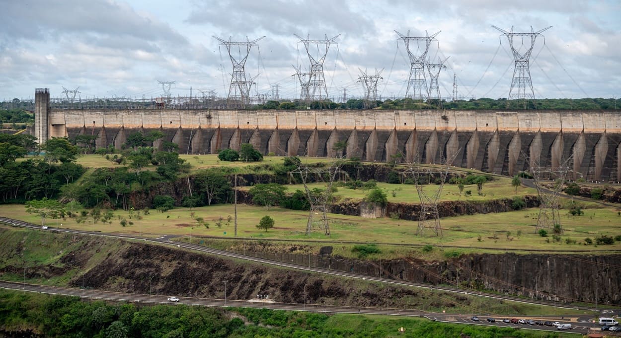 Itaipu fecha bimestre com aumento na produção de energia elétrica