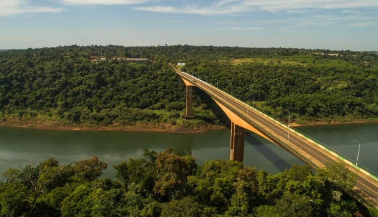 Ponte entre Brasil e Argentina foi oficialmente inaugurada em novembro de 1985, cinco meses após a morte de Tancredo Neves.