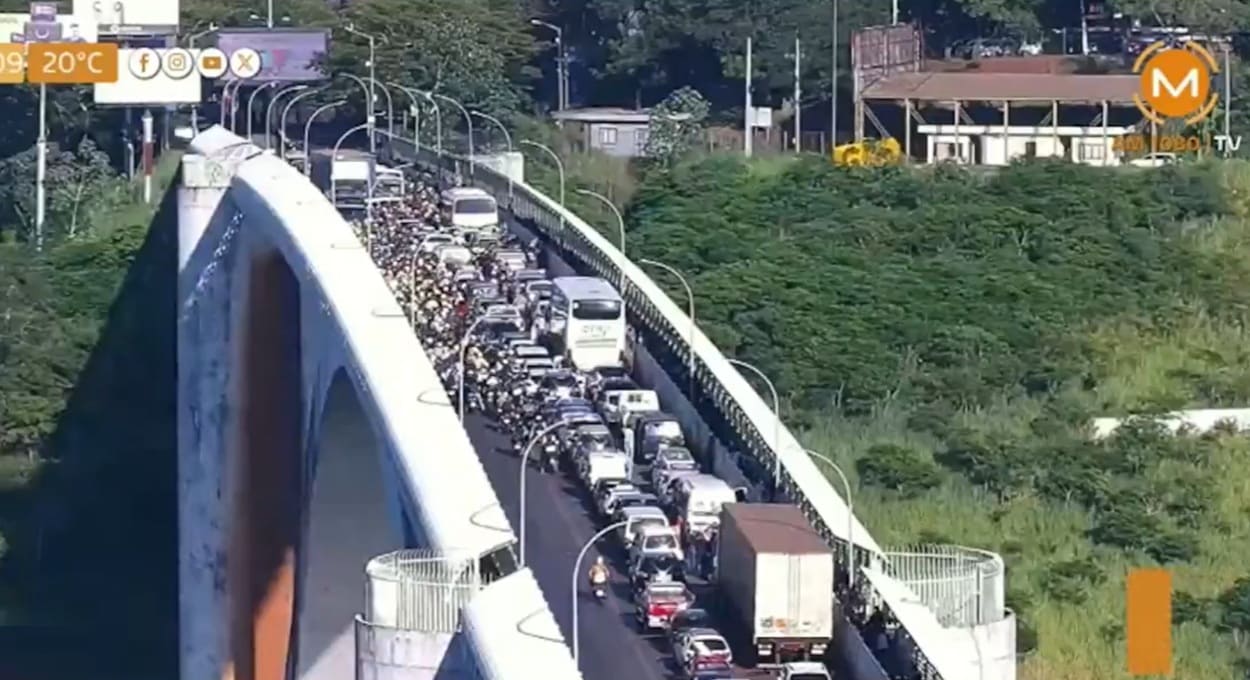 Ponte da Amizade: caminhão com problemas mecânicos gera fila gigante