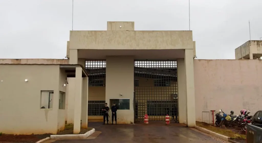 Vídeo: brasileiros fogem de cadeia de segurança máxima no Paraguai