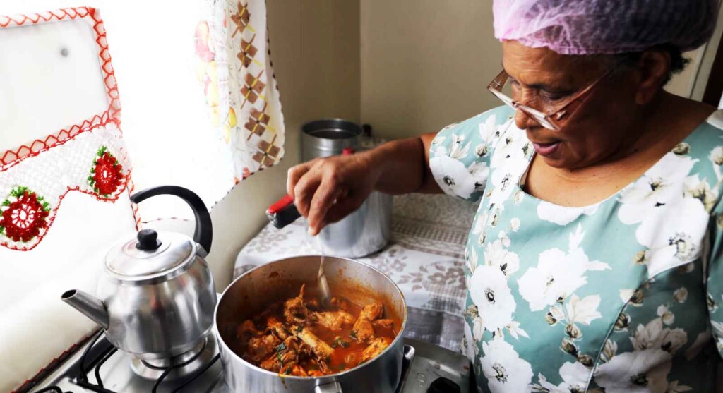 ‘Cozinhas de Foz do Iguaçu’: livro cataloga receitas populares nos bairros