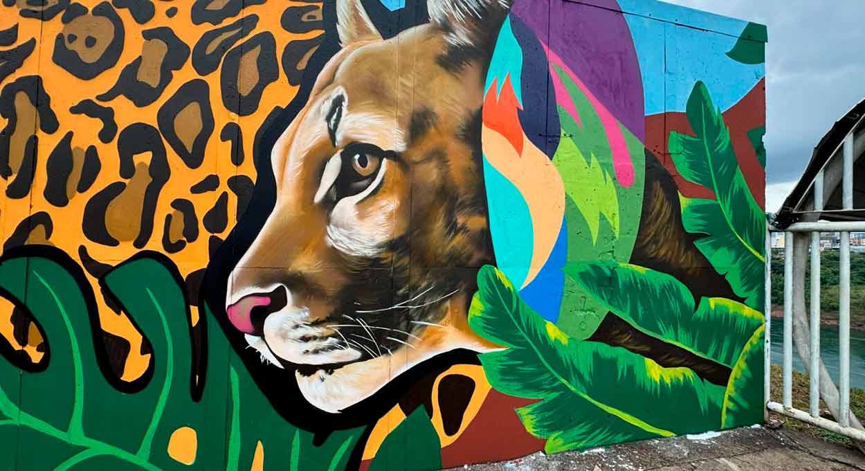 Arte na Ponte da Amizade: veja como está ficando o mural de Igor Izy