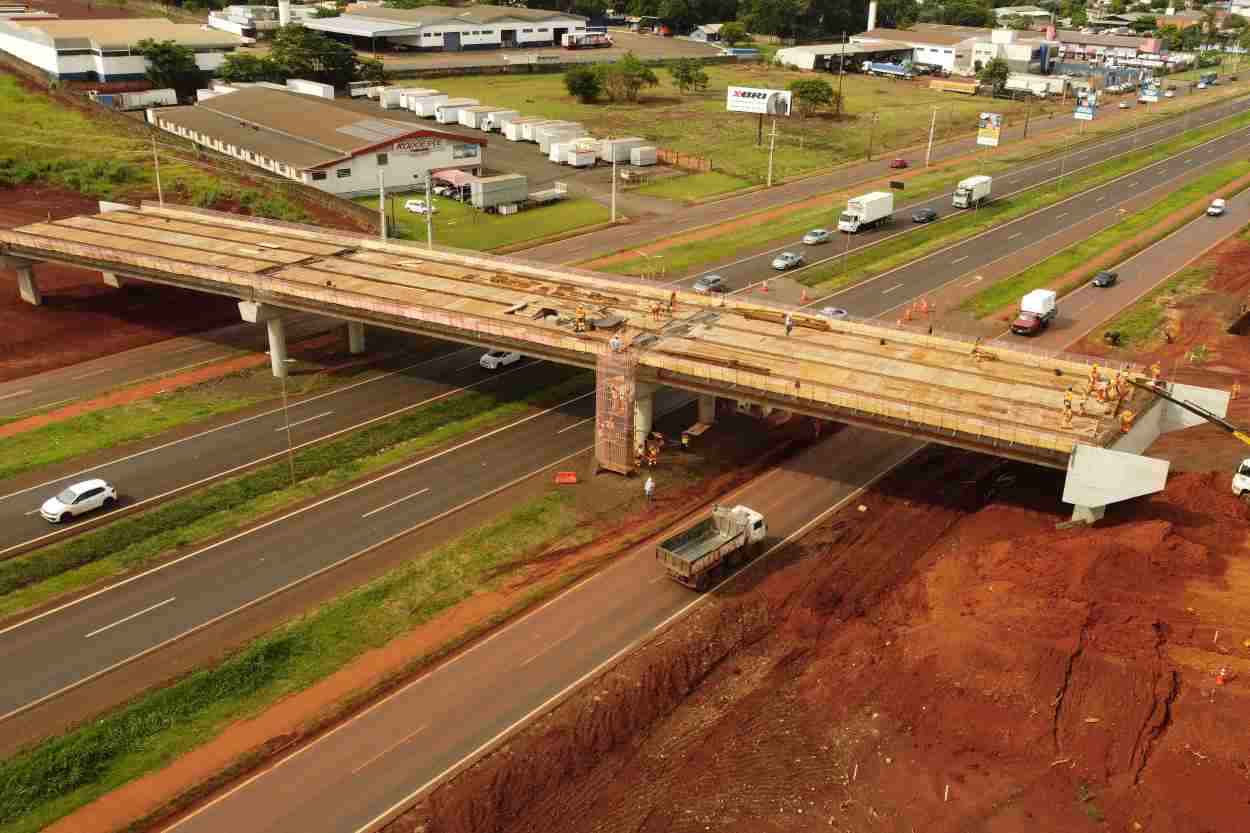 Obra da Perimetral bloqueia duas marginais da BR-277 nesta 6.ª; veja o mapa