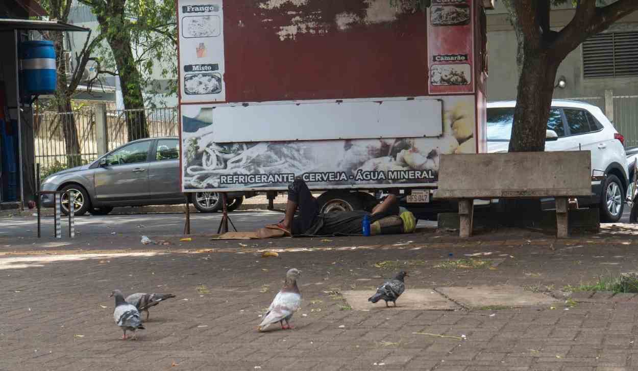 Pessoas nas ruas em Foz do Iguaçu: ‘O que mais quero é voltar para casa’