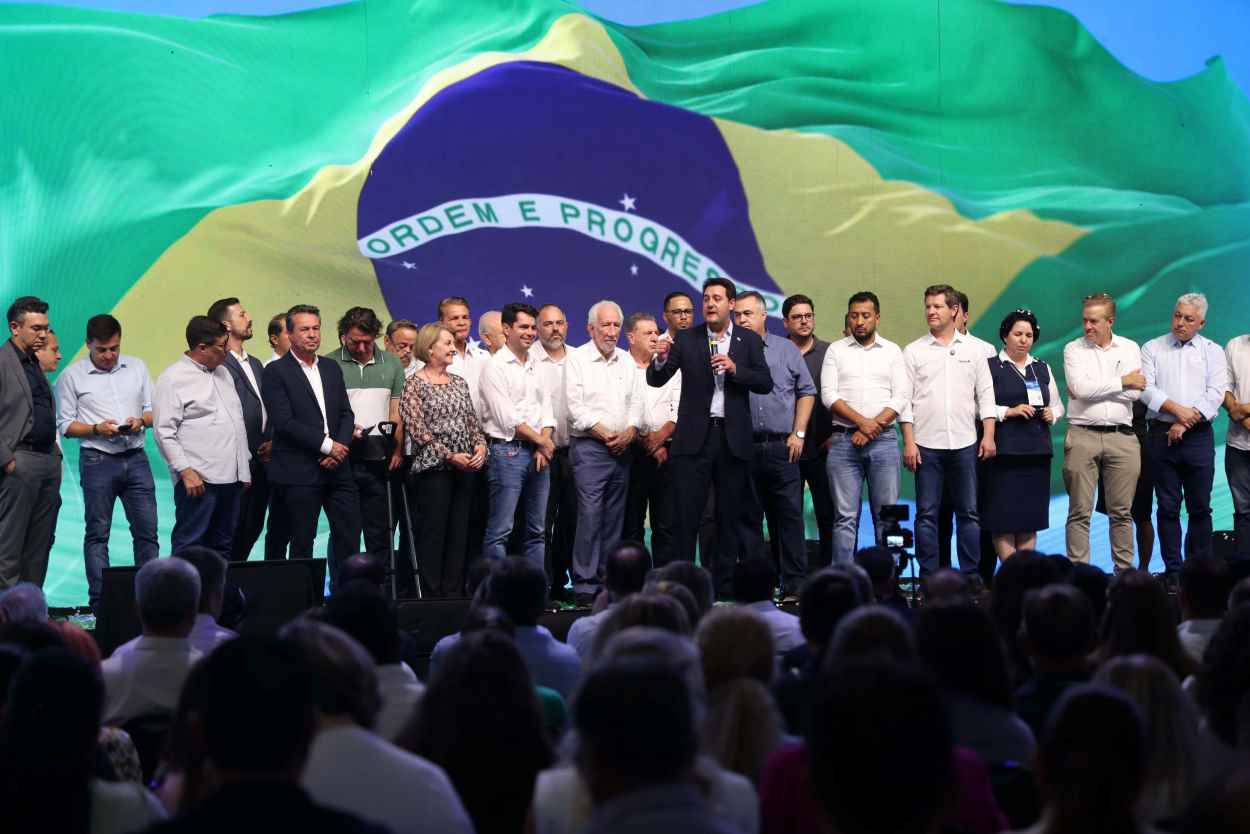 Ratinho Jr leva três ex-prefeitos ao governo