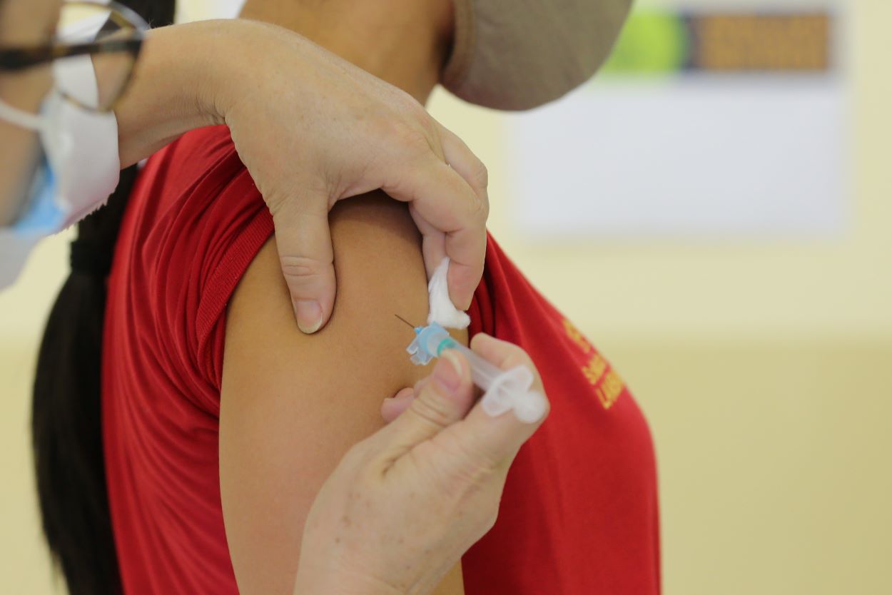 Vacina contra gripe é antecipada e começa terça-feira