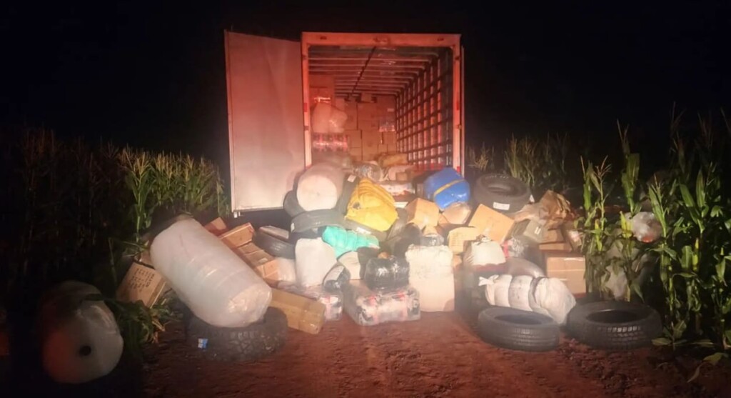 Ladrões roubam mercadorias em ataque a caminhão de transportadora no Paraguai