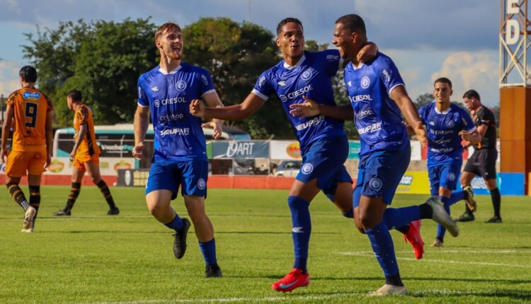 Foz do Iguaçu FC marcou três gols em sequência na primeira etapa.