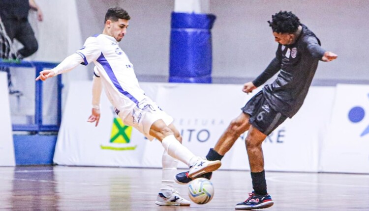 Foz Cataratas jogou com uniforme branco contra o Santo André.