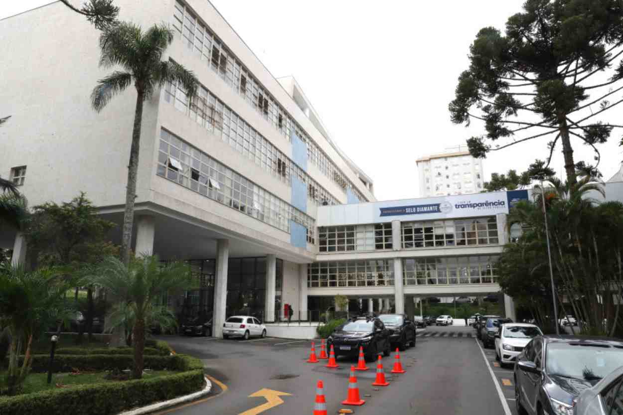 O chamado Grande Expediente receberá o presidente do Tribunal de Contas do Paraná, Ivens Linhares.