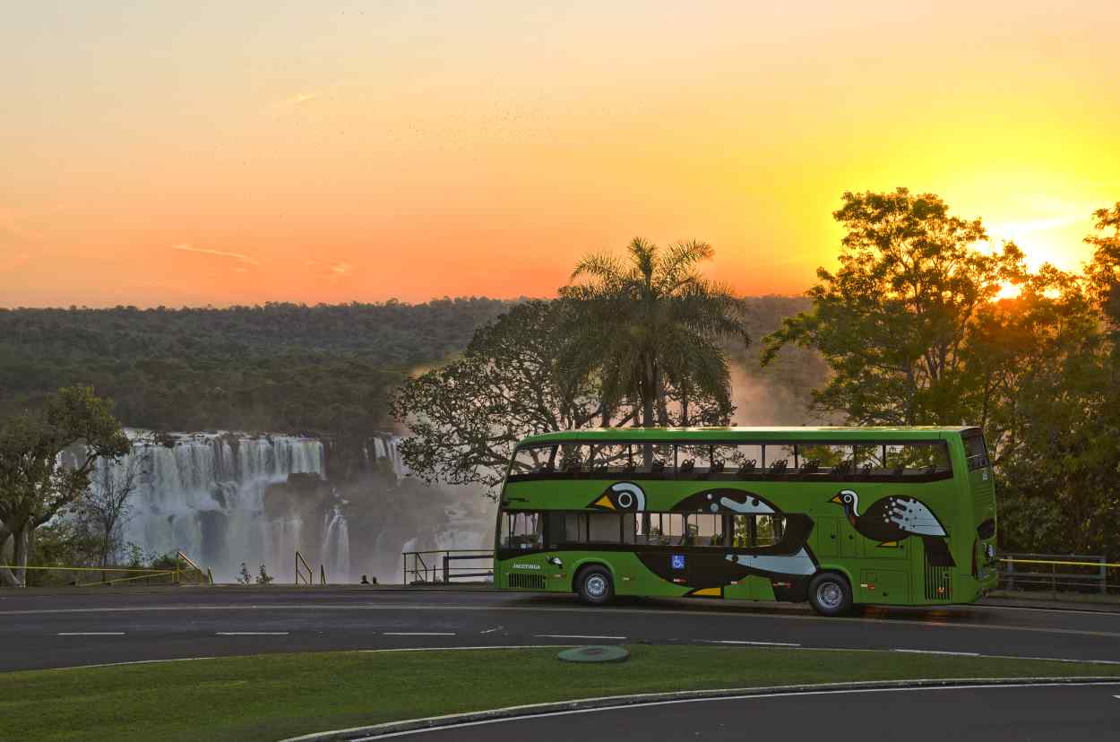 Emprego no turismo com carteira assinada cresce 6% no Paraná