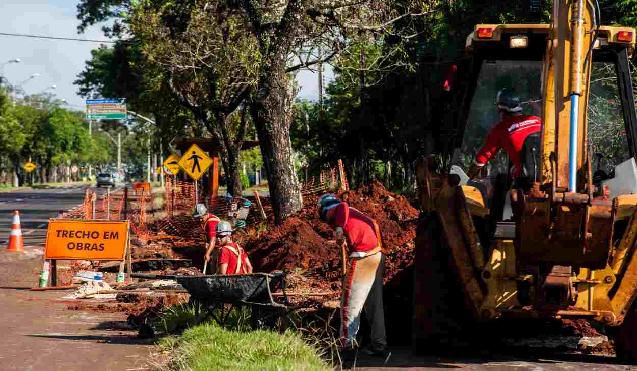 Paraná define salário mínimo regional que chega a R$ 2,2 mil