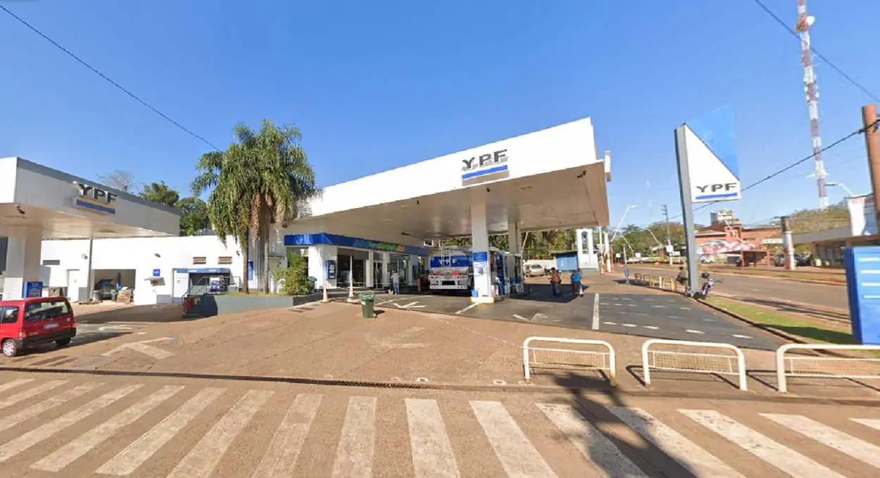 Posto YPF Argentina na área central de Puerto Iguazú.