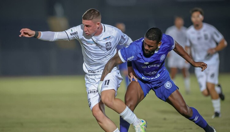 Foz do Iguaçu FC teve mais finalizações, mas parou na forte defesa do adversário.