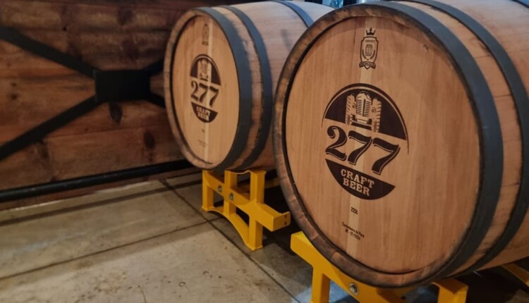 Cervejaria 277 Craft Beer fica no centro de Foz do Iguaçu.