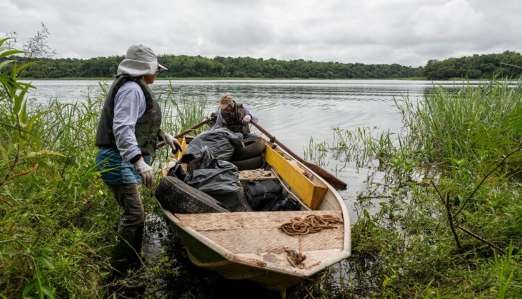 Retirada de resíduos contribui para aumentar a vida útil do lago de Itaipu.