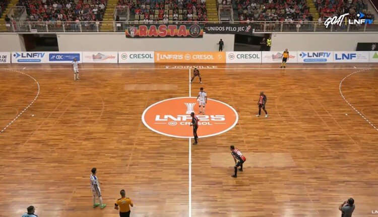 Ginásio em Joinville recebeu bom público para a partida contra o Foz Cataratas.