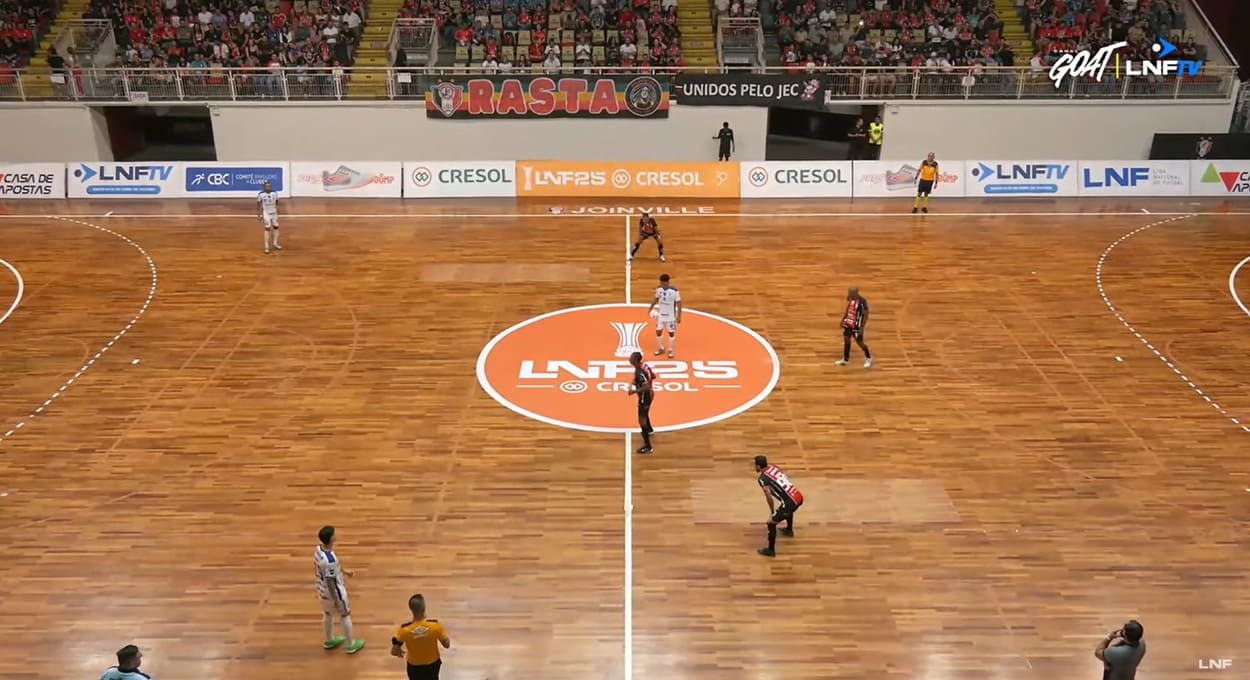 Ginásio em Joinville recebeu bom público para a partida contra o Foz Cataratas.