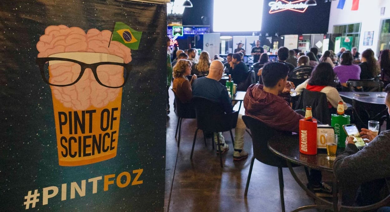Surgido no Reino Unido, Pint of Science acontece simultaneamente em dezenas de países ao redor do globo.
