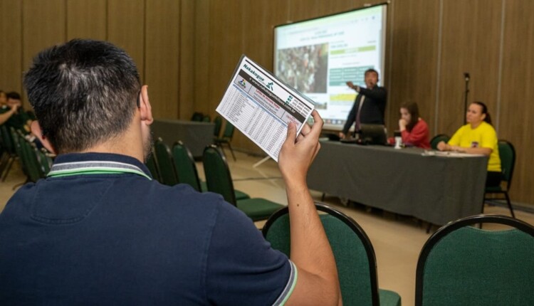 Leilão teve lances presenciais, no Rafain Palace Hotel, e pela internet, na plataforma do leiloeiro.
