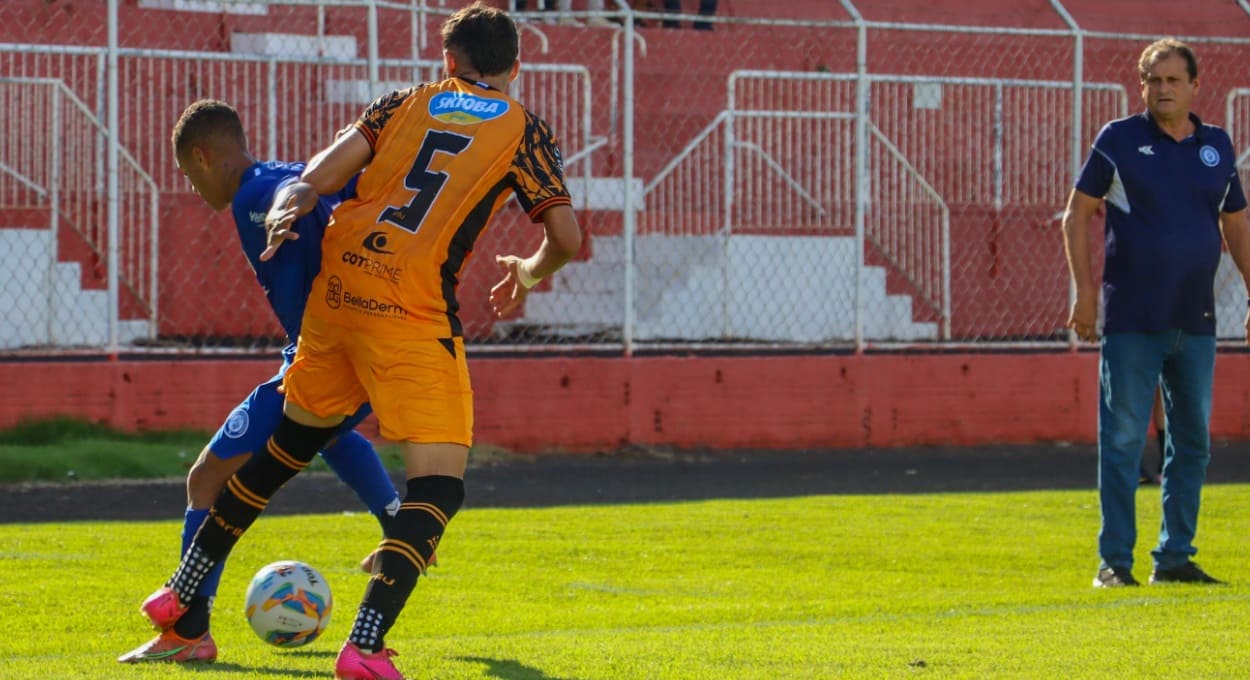 Claudemir Sturion é velho conhecido da torcida iguaçuense, tendo treinado o Foz do Iguaçu FC em ocasiões anteriores.
