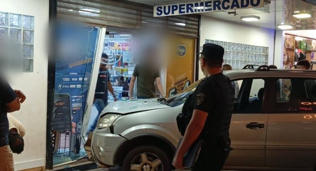 Supermercado fica na Avenida Misiones, área central da cidade argentina de Puerto Iguazú.