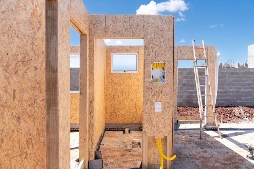 Construção usa a tecnologia wood frame, de baixo impacto ambiental.