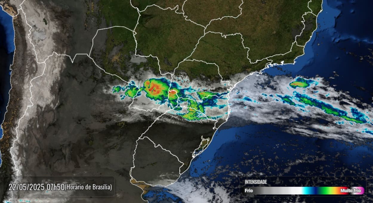 Registro do satélite GOES16, às 7h50, mostrando chuvas a caminho de Foz do Iguaçu.